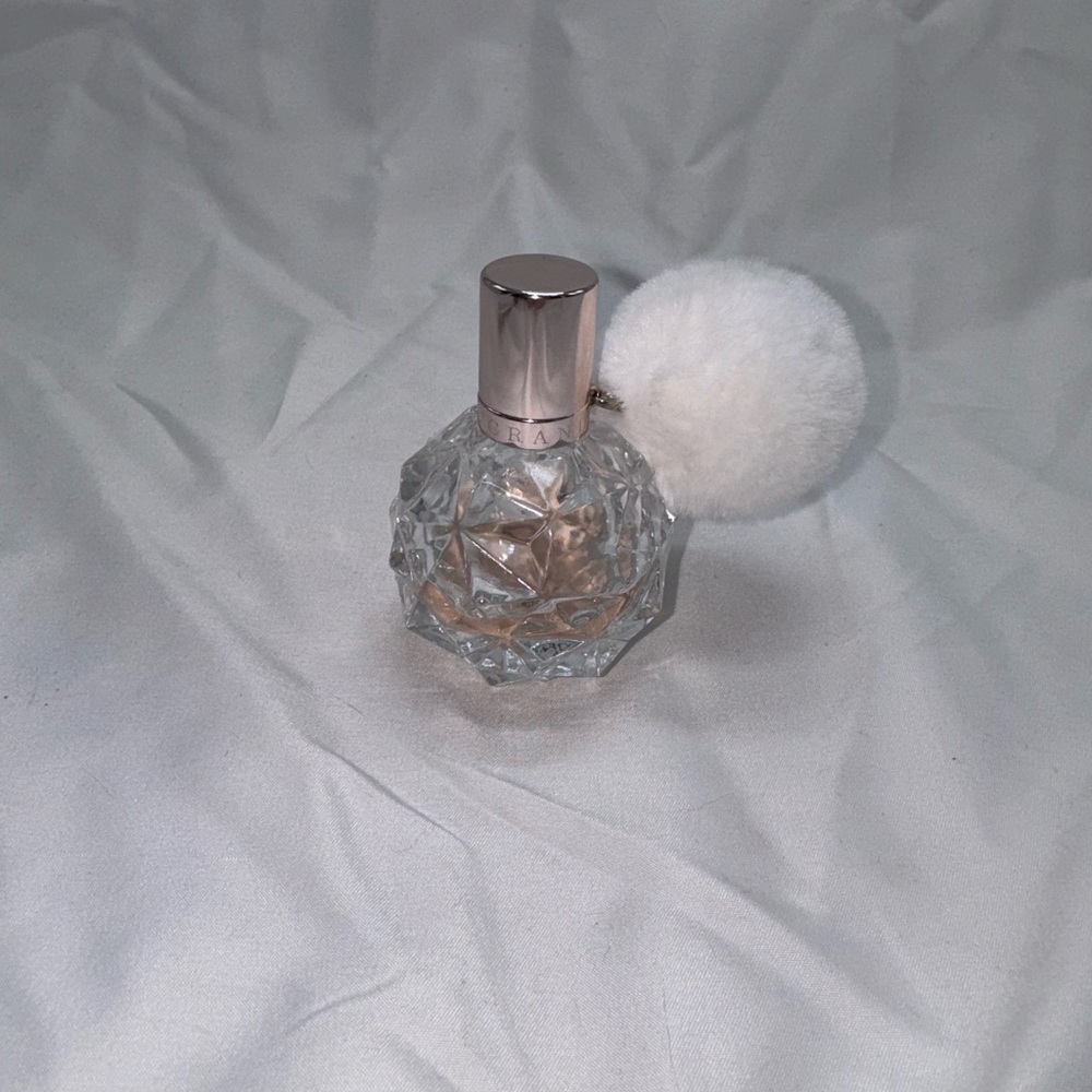 Arianna Grande Ari partial perfume